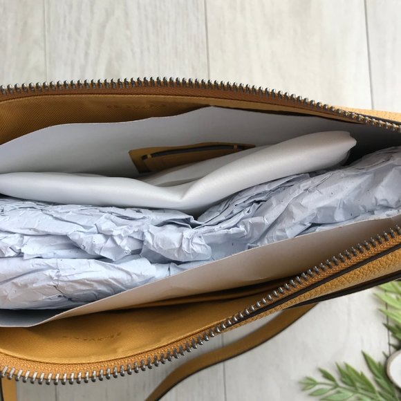 NWT COACH Chaise Leather Mustard Yellow Crossbody - Picture 6 of 8